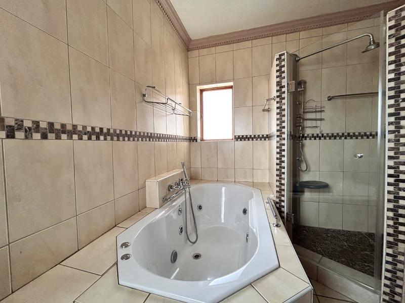 5 Bedroom Property for Sale in Birdwood Estate North West
